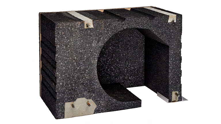 Nahaufnahme Leichtbaukastensystem aus Neopor mit Baustahlbewehrung und Quellverguss